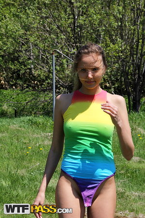 Amateur chick Sara Siren strips naked before a hard sexy